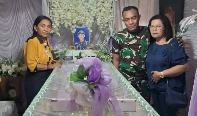 Pelayat mendatangi rumah duka Prada Lucky Namo, prajurit TNI yang diduga meninggal akibat dianiaya senior. [Instagram]